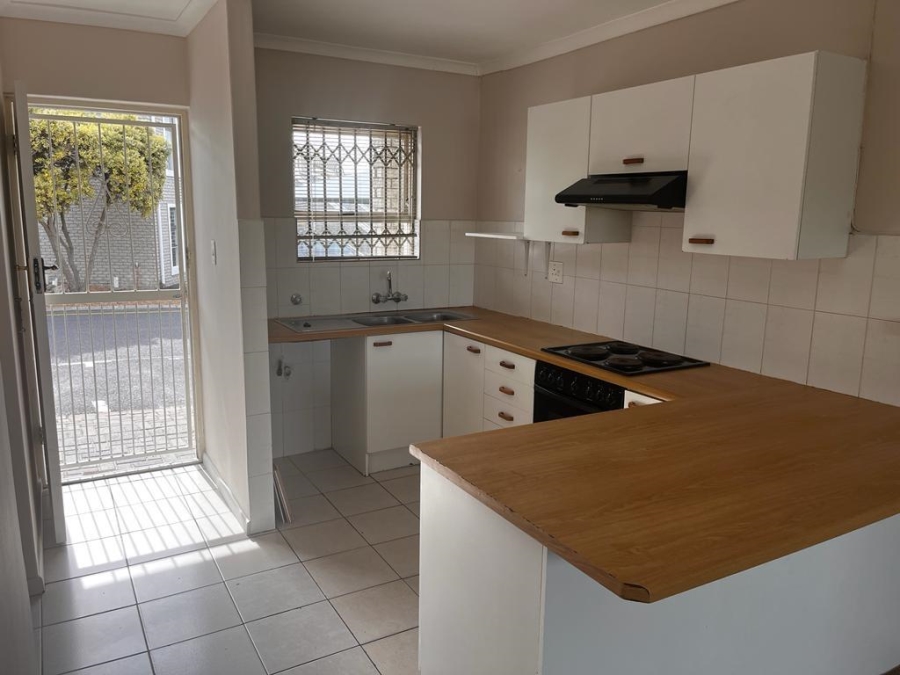 To Let 2 Bedroom Property for Rent in Oakglen Western Cape